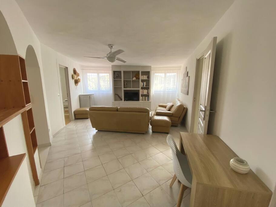 A Louer Haut De Villa 4 Pieces A Sainte-Maxime Golfe De St-Tropez المظهر الخارجي الصورة